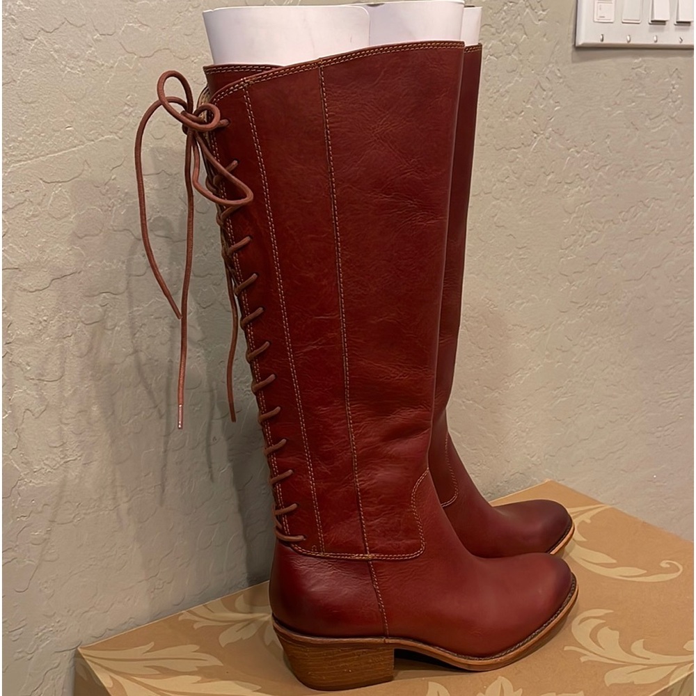 Soffit sharnell , water, resistant knee-high boot size 9